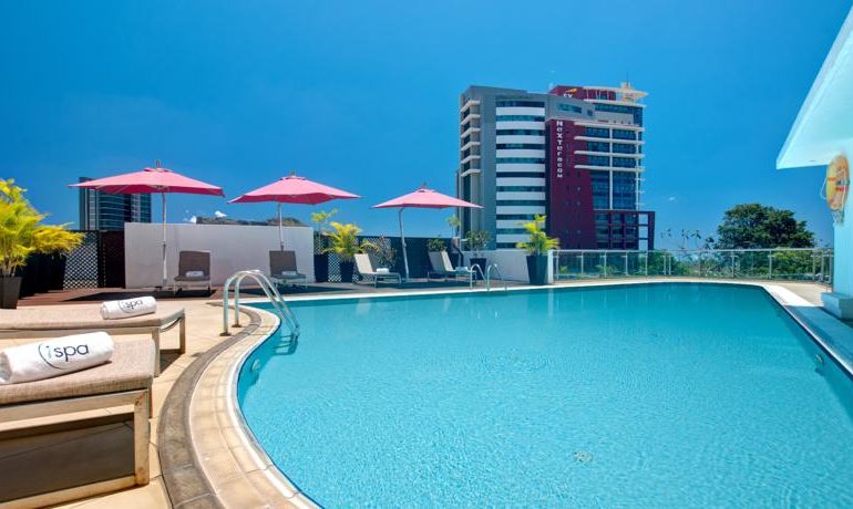 hennessy-park-hotelpoolview