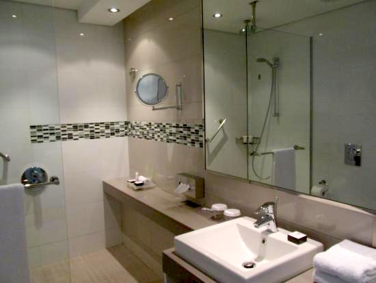 holiday-inn-mauritiusrestroom