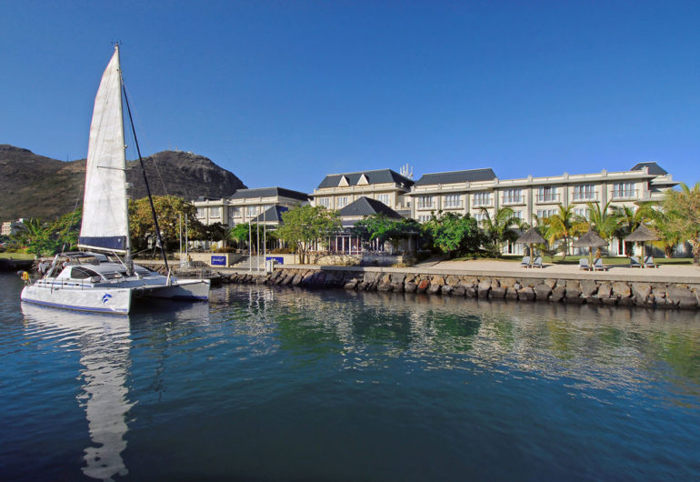 le-suffren-hotel-marinafrontview